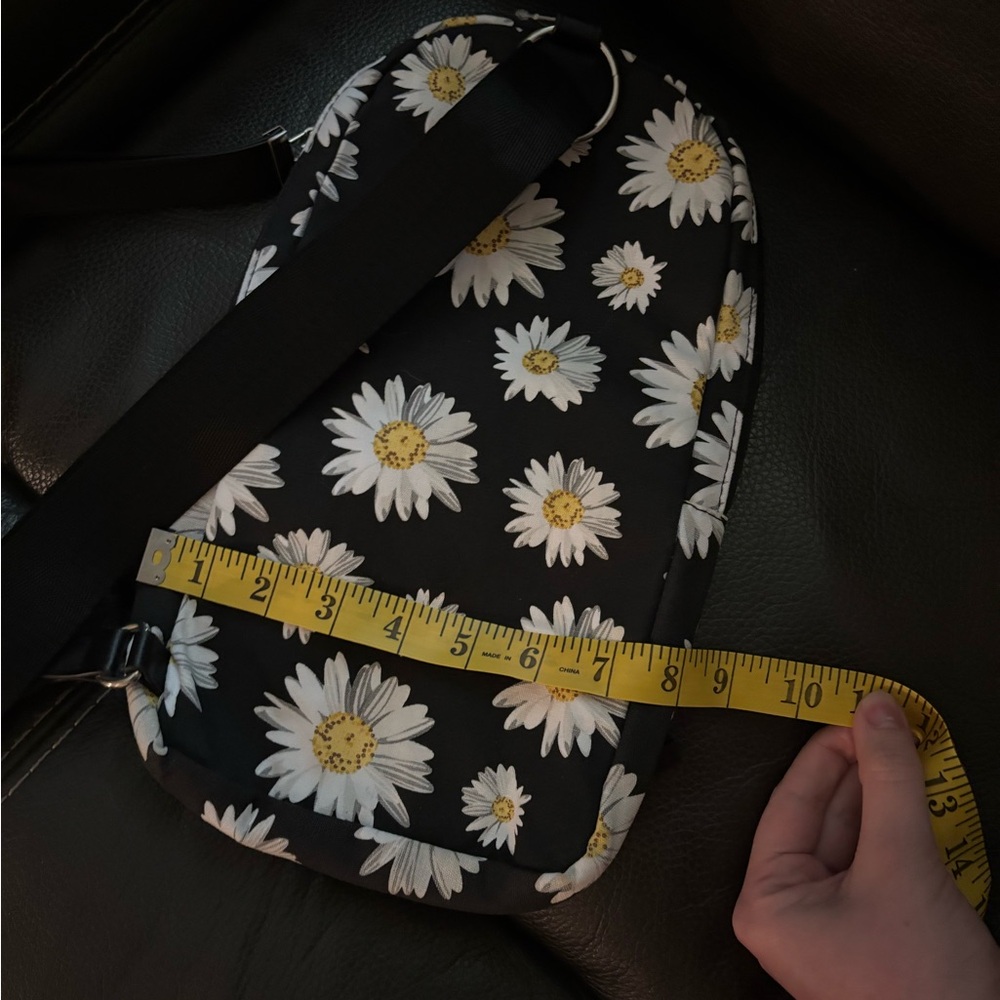 Daisy Print crossbody bag comes with gnome. - Picture 9 of 9